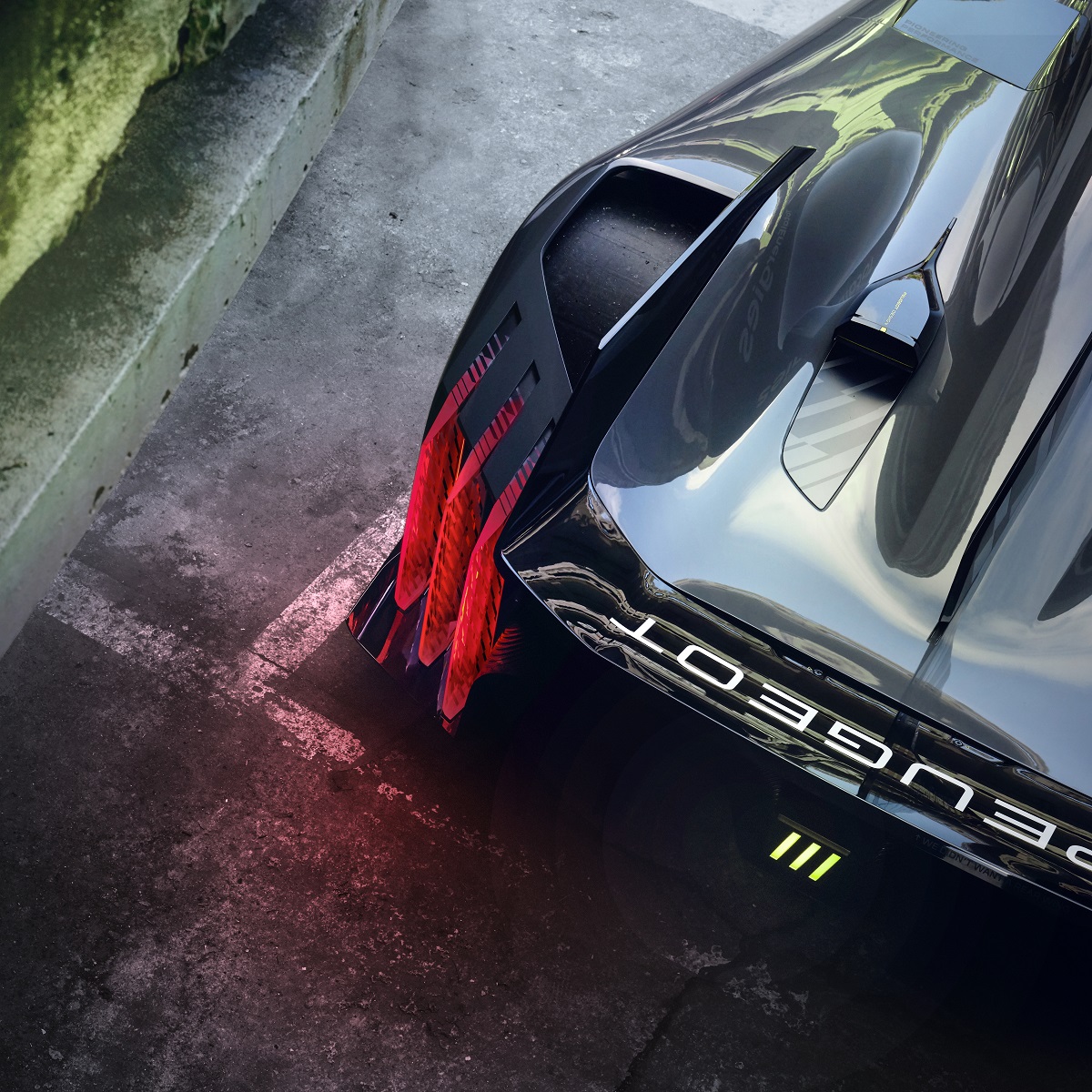 Гиперкар PEUGEOT 9X8 HYBRID получил совершенный дизайн